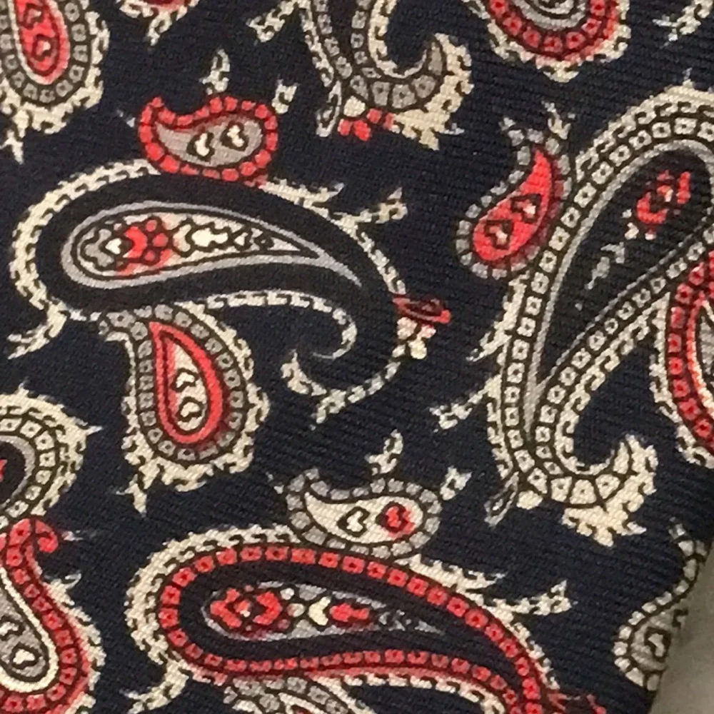 Lord & Taylor Silk Tie Mens Navy Blue Red Paisley Designer Luxury The Mans Shop‎
